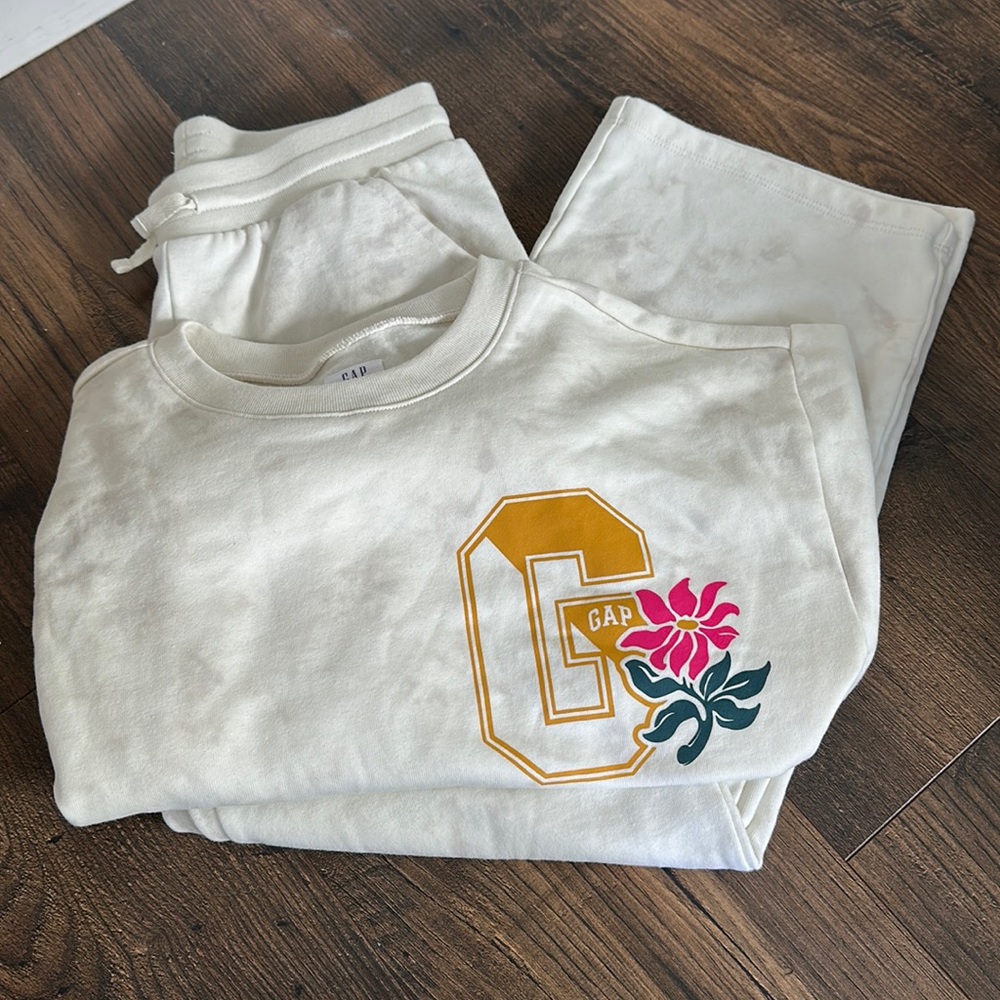 Brand new never worn girls gap jogger set